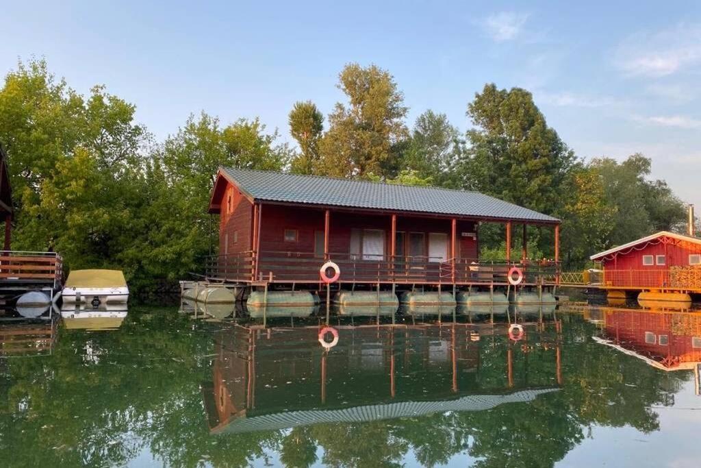 Houseboat - Beacon Of Happiness Hotel Bratislava Exterior foto