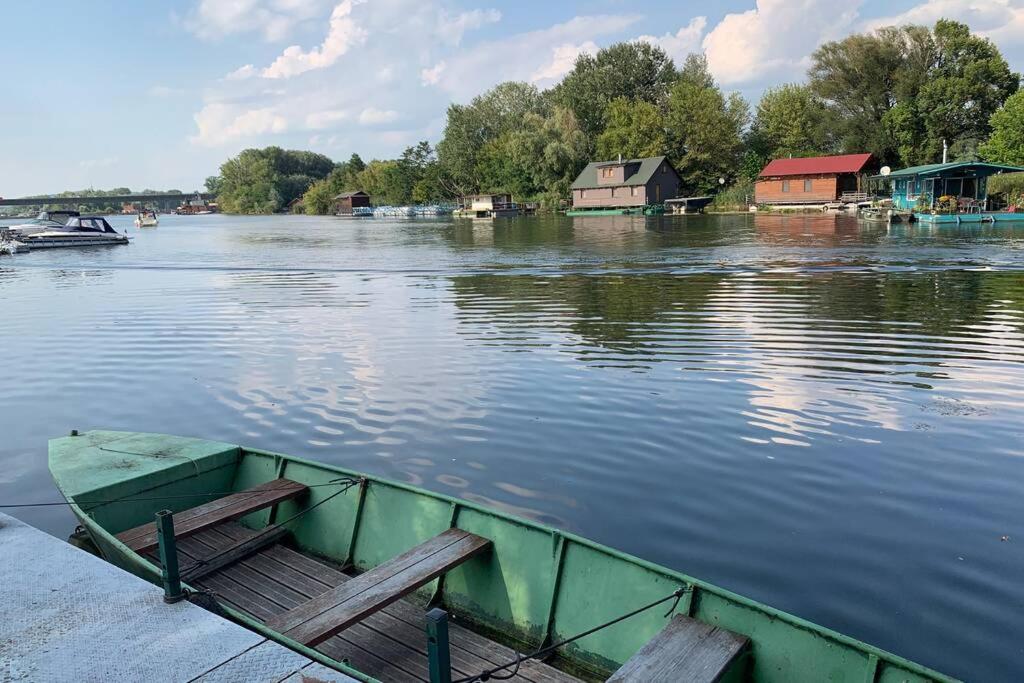 Houseboat - Beacon Of Happiness Hotel Bratislava Exterior foto