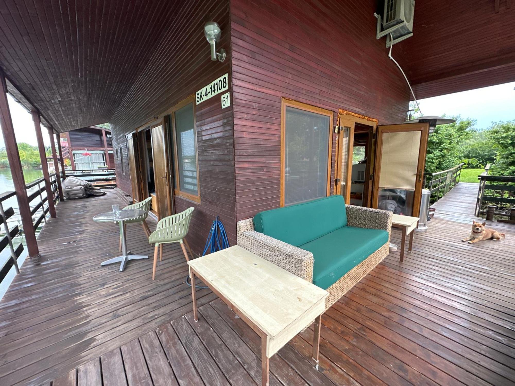 Houseboat - Beacon Of Happiness Hotel Bratislava Exterior foto